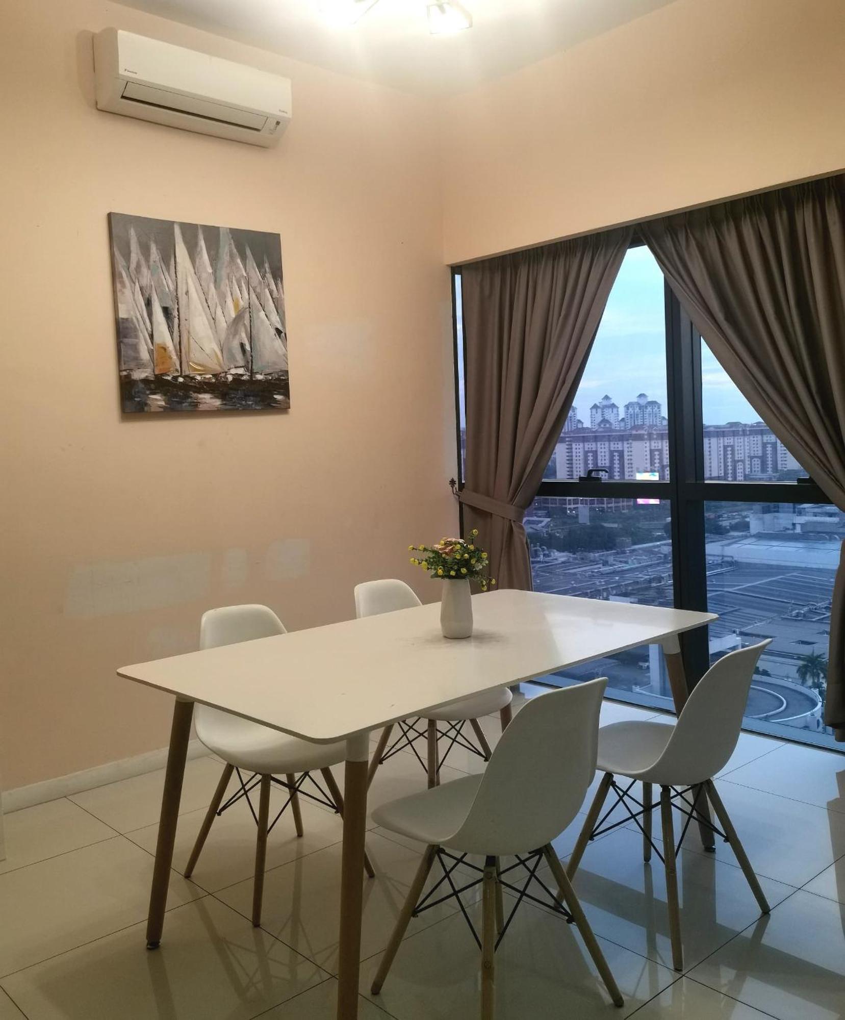 Eminent Stay - Icon City, เปอตาลิงจายา ภายนอก รูปภาพ